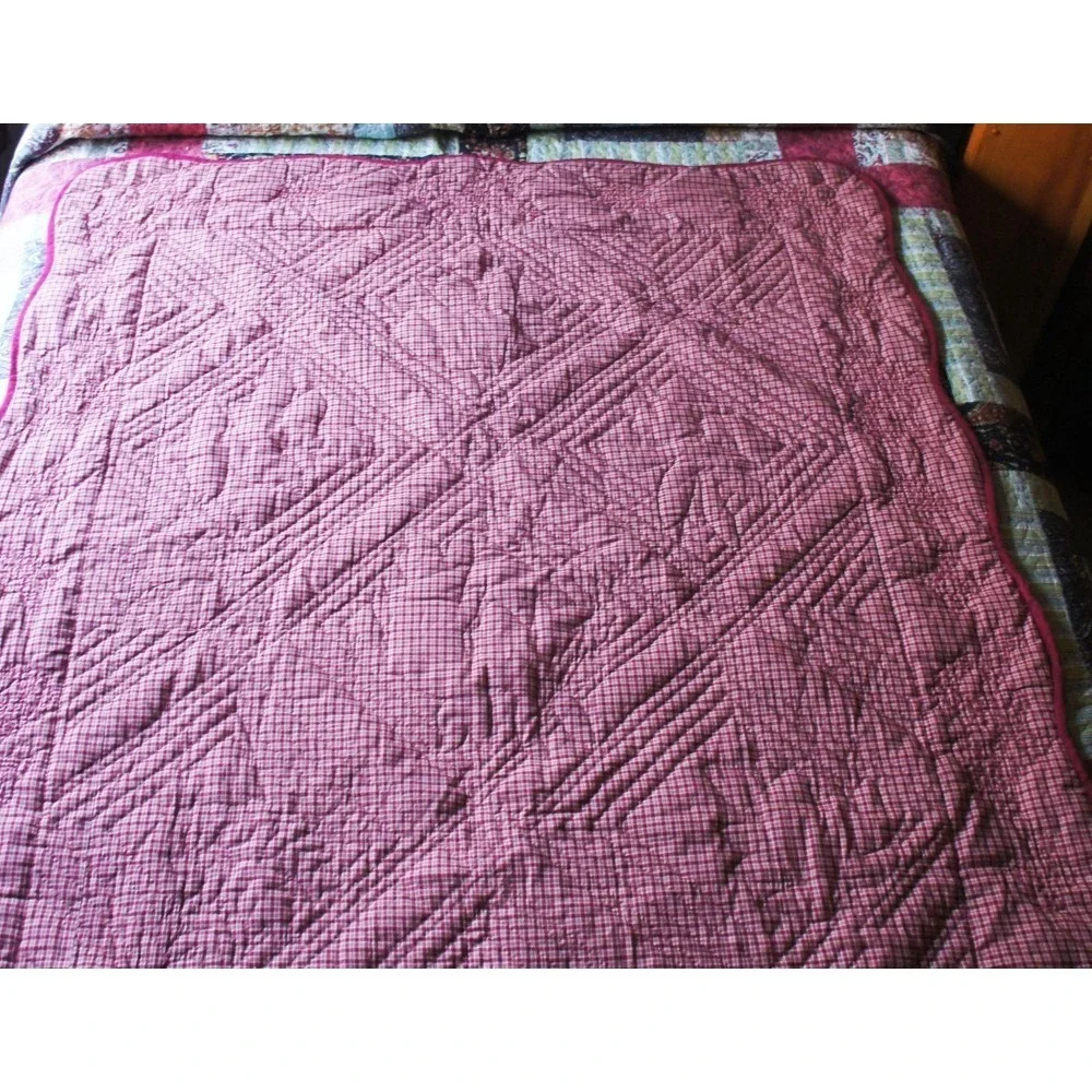 A Gorgeous Embroidered Christmas Evergreens Quilt with Mistletoe and Holly 60x50